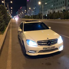 Mercedes-Benz C300 2011