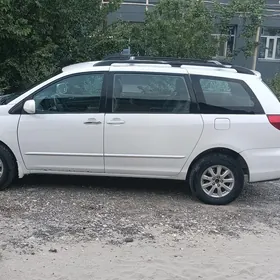 Toyota Sienna 2004