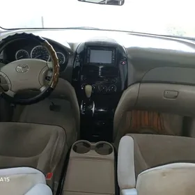 Toyota Sienna 2004