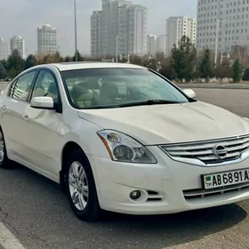 Nissan Altima 2011
