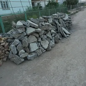Beton but kamen