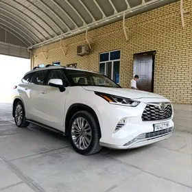 Toyota Highlander 2021