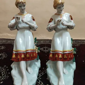 Swenir Statuetka