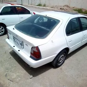 Nissan Primera 1993