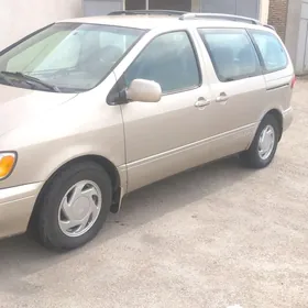 Toyota Sienna 2001