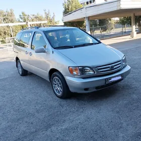 Toyota Sienna 2000
