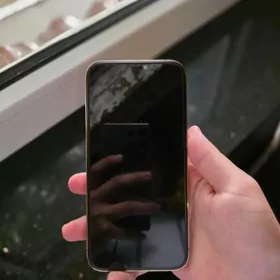 Iphone 12 pro Max Cold