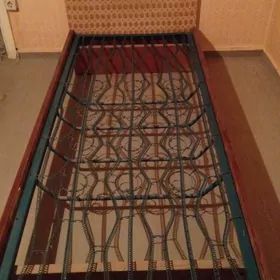Кровать