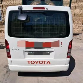 Toyota Hiace 2017