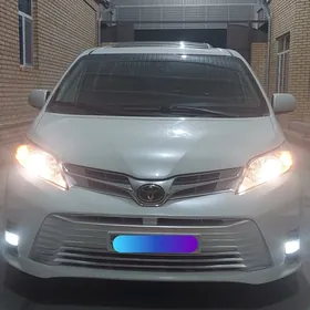 Toyota Sienna 2020