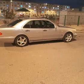 Mercedes-Benz E320 1996