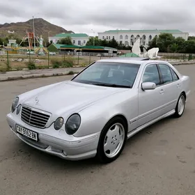 Mercedes-Benz E320 2001