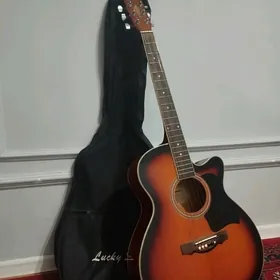 Gitara akustik