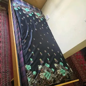 кровать
