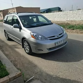 Toyota Sienna 2004