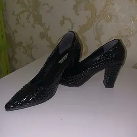 Lakirowanyy kowis taze