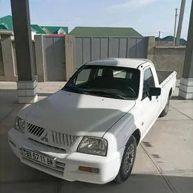 Mitsubishi L200 2005