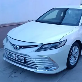 Toyota Camry Hybrid 2021