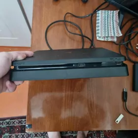 Playstation 4 slim 1 tb
