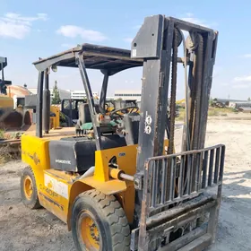 Kara Forklift 2010