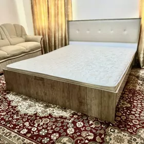 двуспальная кровать