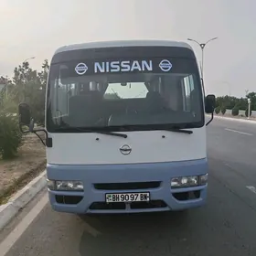 Nissan Civilian 2010