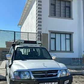 Mitsubishi Pajero 2003