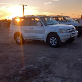 Mitsubishi Pajero 2002