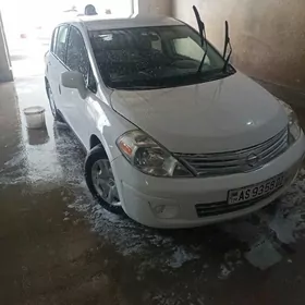 Nissan Versa 2011
