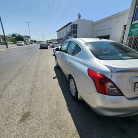Nissan Versa 2011