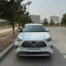 Toyota Highlander 2023