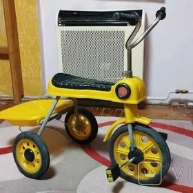 Детский педальный велосипед