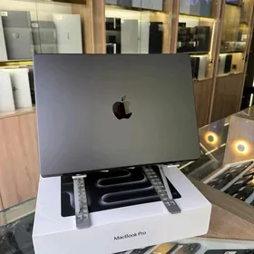 MacBook / M4 Max / RAM 36 GB
