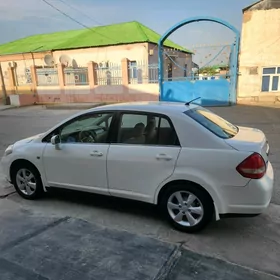 Nissan Versa 2006