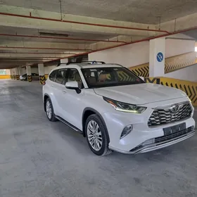 Toyota Highlander 2021