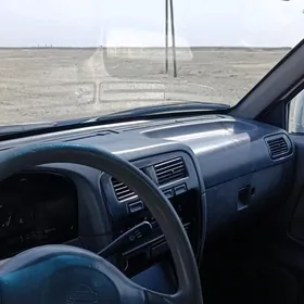 Nissan Navara 1999