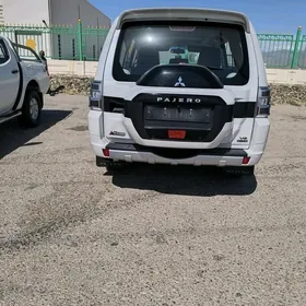 Mitsubishi Pajero 2014