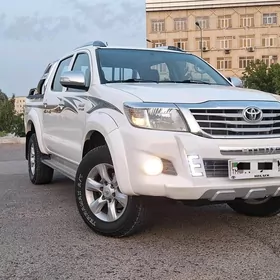 Toyota Hilux 2013