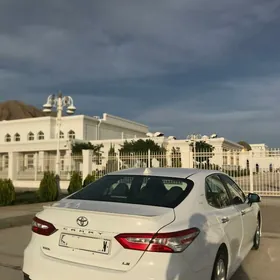 Toyota Camry 2018