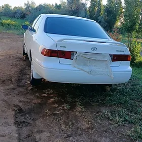 Toyota Camry 2000