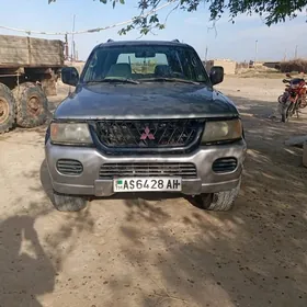 Mitsubishi Montero 2001