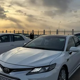 Toyota Camry 2021
