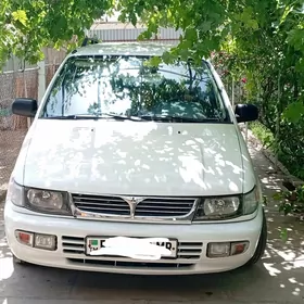 Mitsubishi Chariot 1995