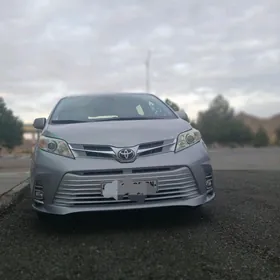 Toyota Sienna 2018