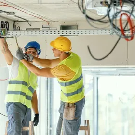 Elektrik ussa gerek. Gurluşyk.