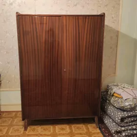 Щифоньер.