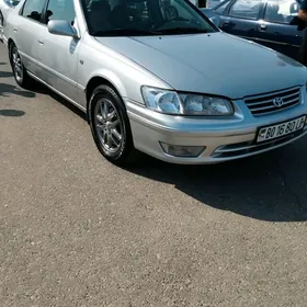 Toyota Camry 2000
