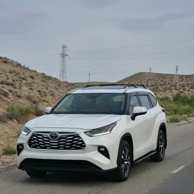 Toyota Highlander 2021