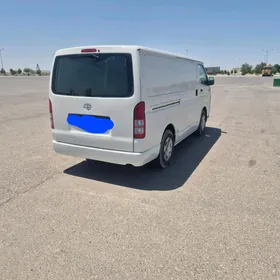 Toyota Hiace 2010