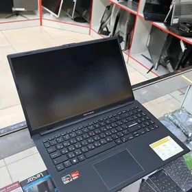 ASUS RYZEN5/8RAM/512GB SSD